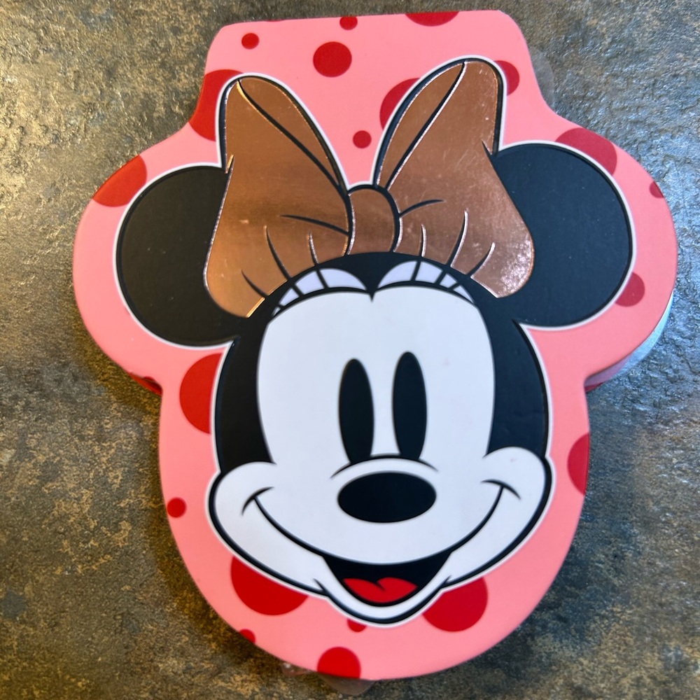 💖 Disney x Revolution Minnie Mouse Blusher Duo – Limited Edition